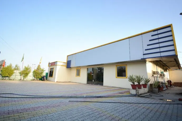 Hotel Jannat by OYO Rooms - Image 1