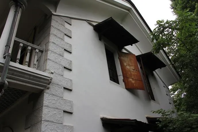 INA Riverside Guesthouse - Image 1