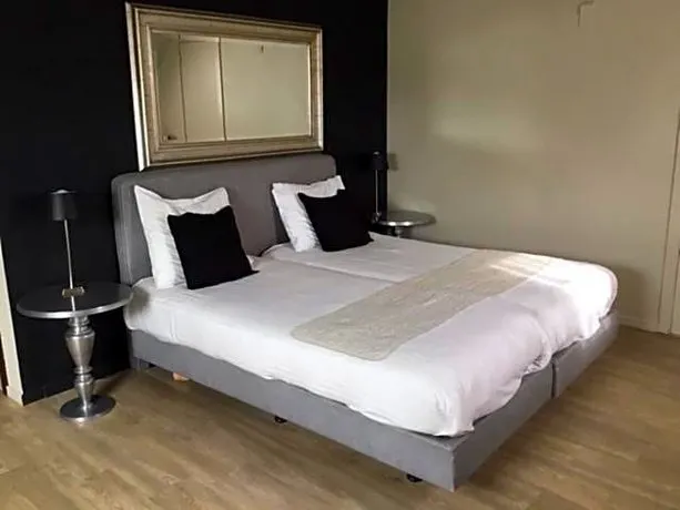 Paul's Hotel - Image 1
