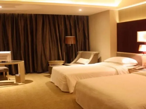 Paragon Holiday Hotel - Image 1