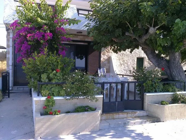 Haraki House - Image 1