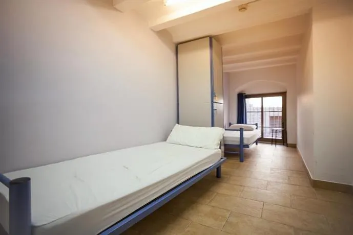 Center Ramblas Youth Hostel - Image 1