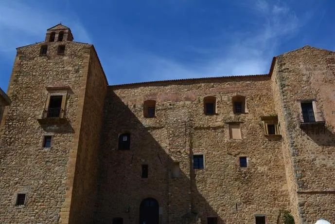 The House of Castle Apartments - Image 1