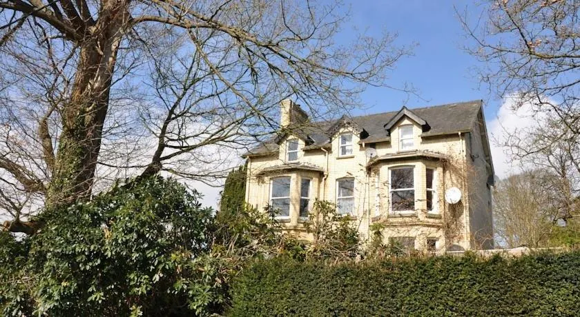 Bryncoed Guest House - Image 1