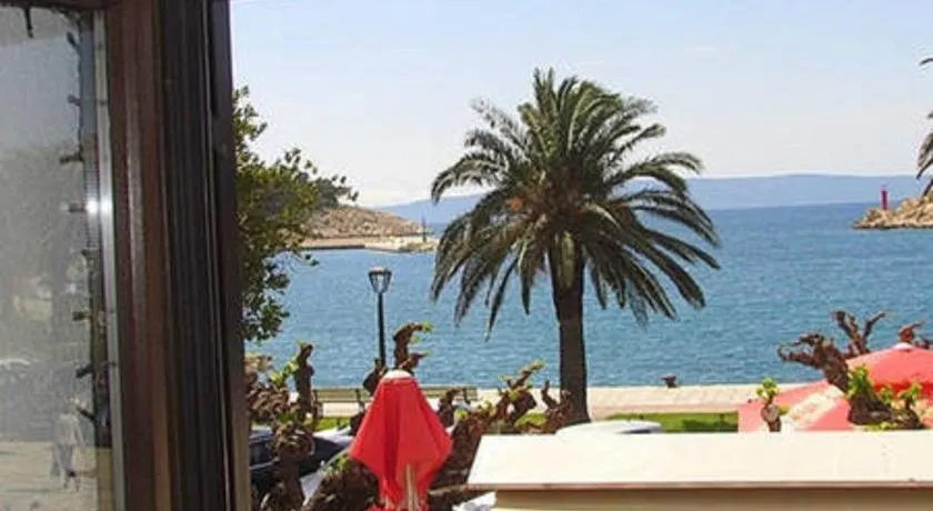 Seafront Apt RIVA Makarska - Image 1