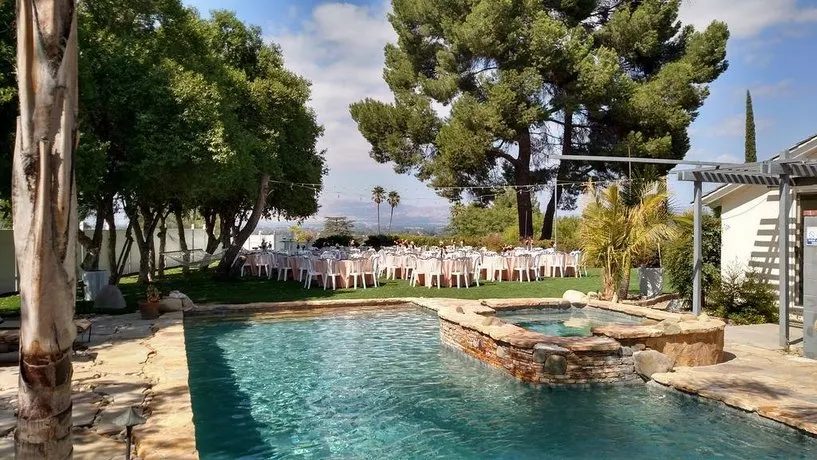 Frank Sinatra/Roger Miller/Clint Walkers Woodland Hills Mansion - Image 1