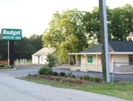 Budget Motor Inn - Image 1