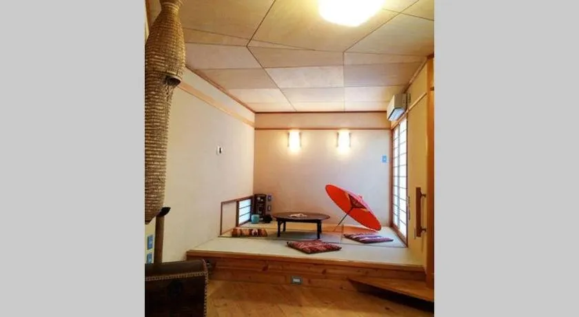 Woody house - Image 1