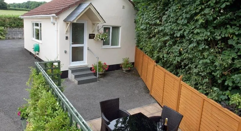 Leylands Annexe - Image 1