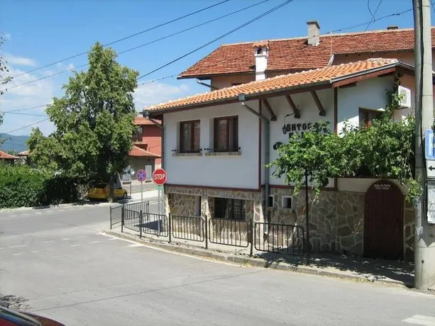 Guest House Flora - Image 1