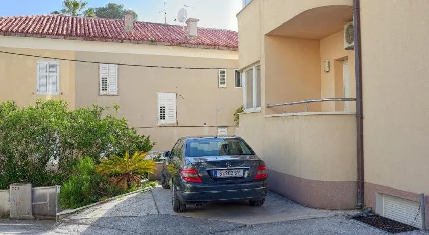 Apartman Magdalena Galileo sa pogledom na more i plazu - Image 1