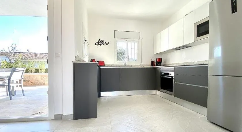 Villa Bouganvilla Luxury Villa With Air-Con, & Private Swimming Pool Ideal For Families - Image 1