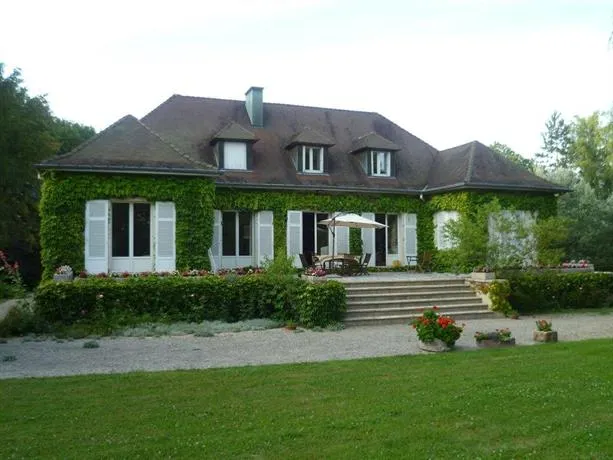 Au Clair Bois Bed And breakfast - Image 1