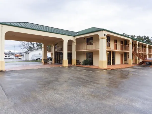 M Star Hotel Brewton - Image 1