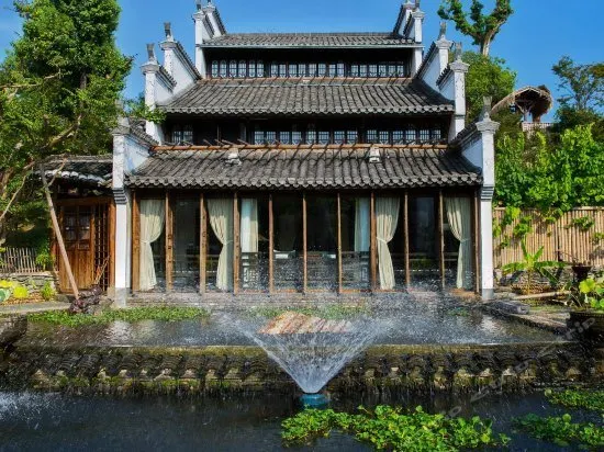 Houtang Holiday Manor - Image 1
