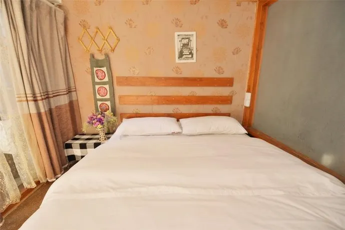 BROKEN JADE GUESTHOUSE - Image 1