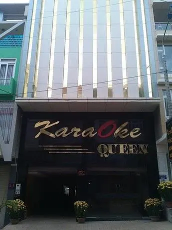 Queen Hotel - Image 1