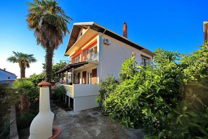 Bella's Home Bibinje - Image 1