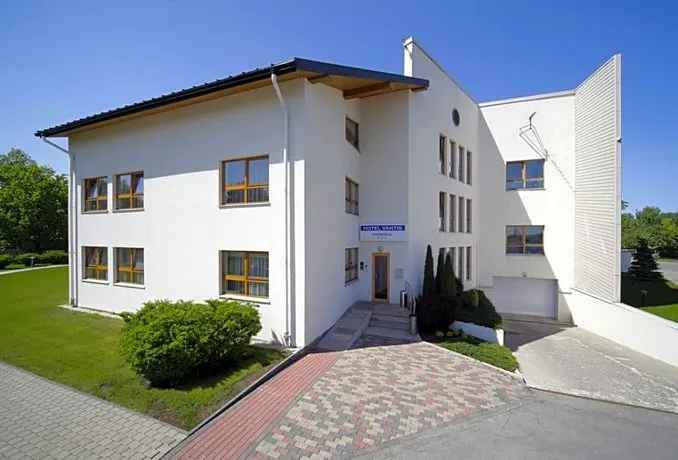 Hotel Vantis Riverside View Free Parking - Image 1
