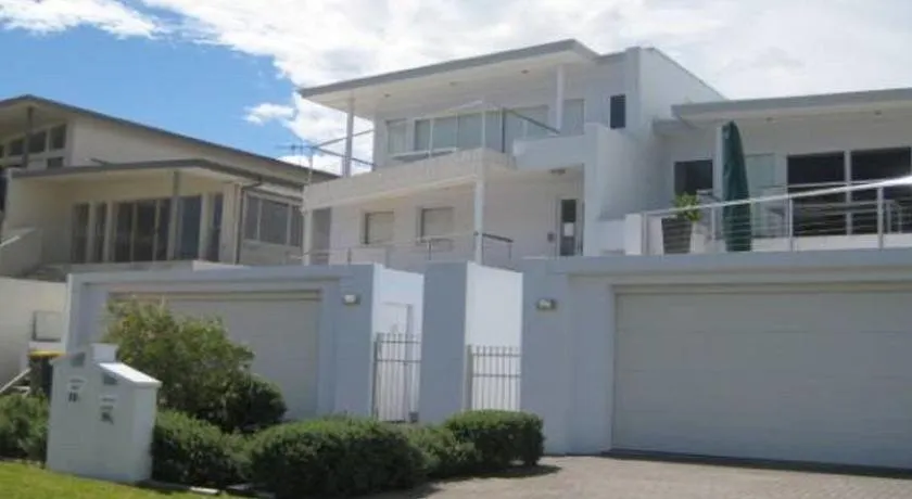 Ultimate Beach House' 19a Graham Street - views , peace & quiet - Image 1