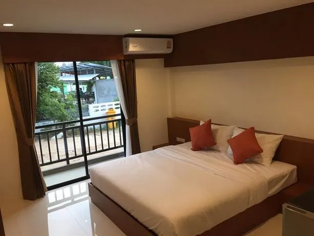 Dee Dee Mansion - Image 1
