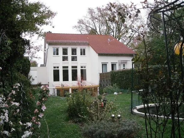Cologne Leisure & Business - Image 1