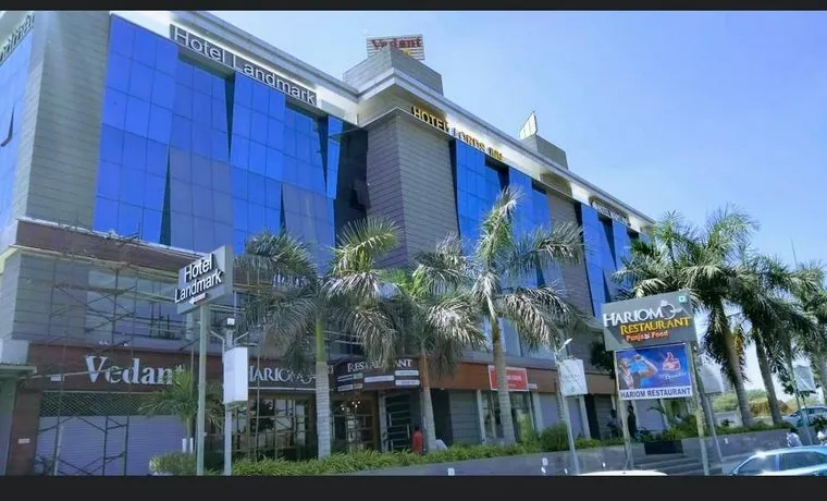 Landmark By Sky Stays Hotel - Image 1