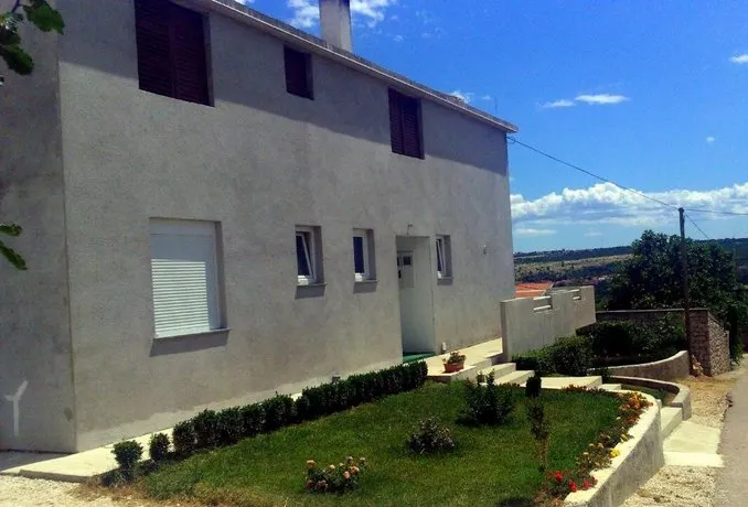 Guest House Petra Posedarje - Image 1