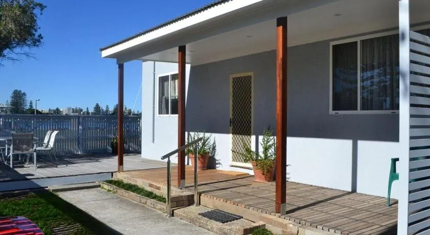 2 Rockpool Road - Image 1