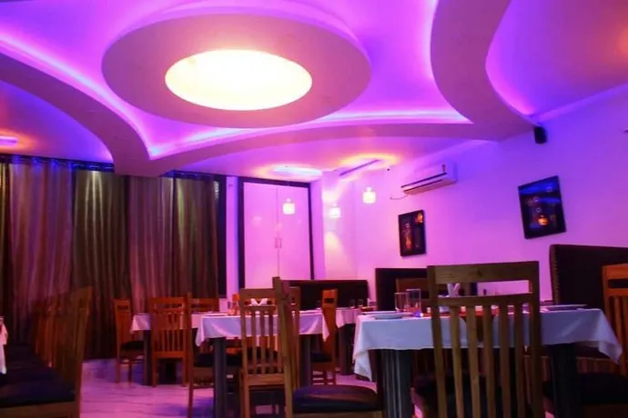 Hotel Lee Merydein - Image 1