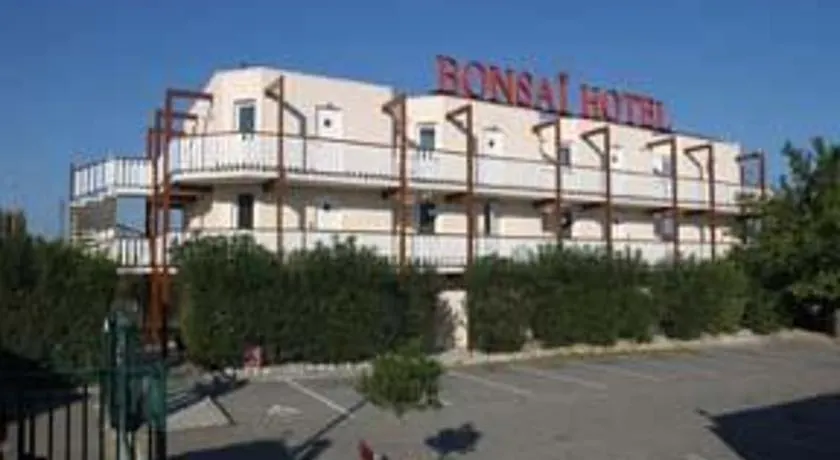 Hotel Paradise - Image 1