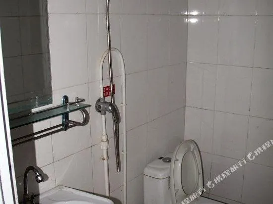 Xinjian Hotel - Image 1