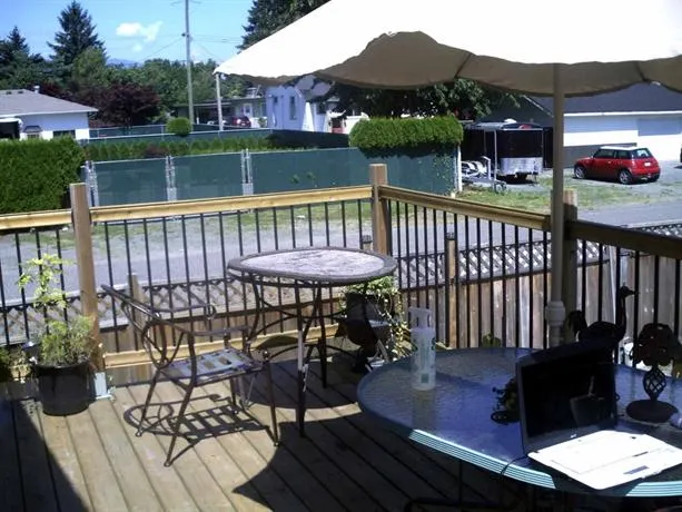Fish Inn Bed & Breakfast - Image 1
