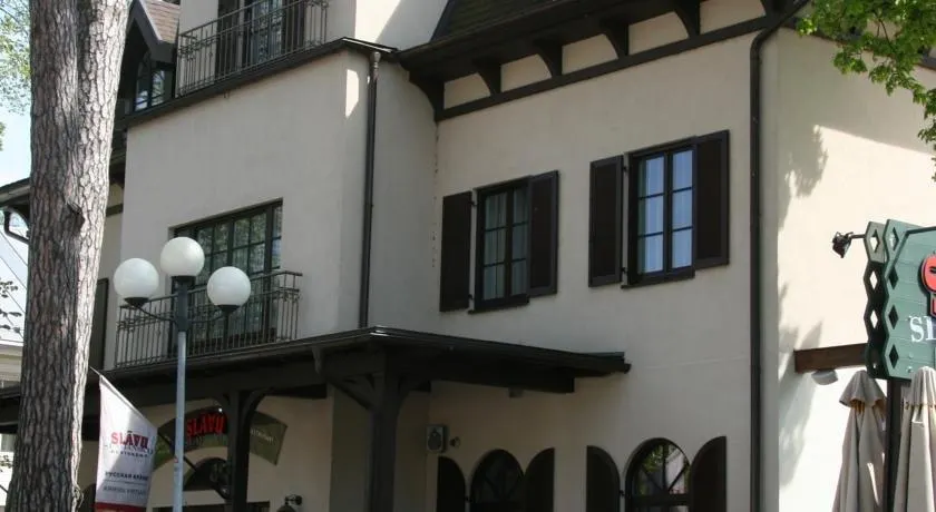 Eiropa Deluxe Hotel - Image 1