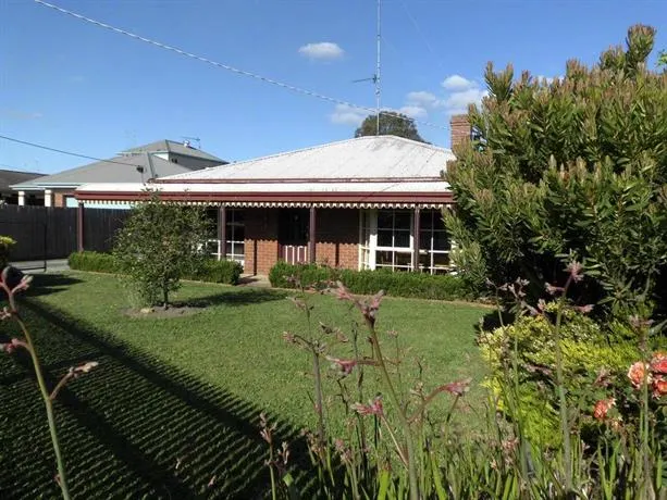 Dunstans Guest House - Image 1
