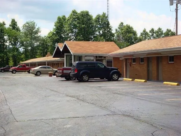 Budget Lodge Newton Falls - Image 1