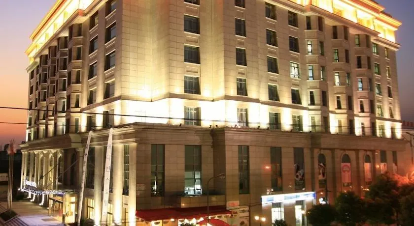 Radiance Shangchun Hotel - Image 1