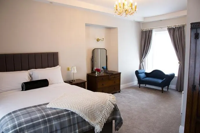 Newbay House Hotel - Image 1
