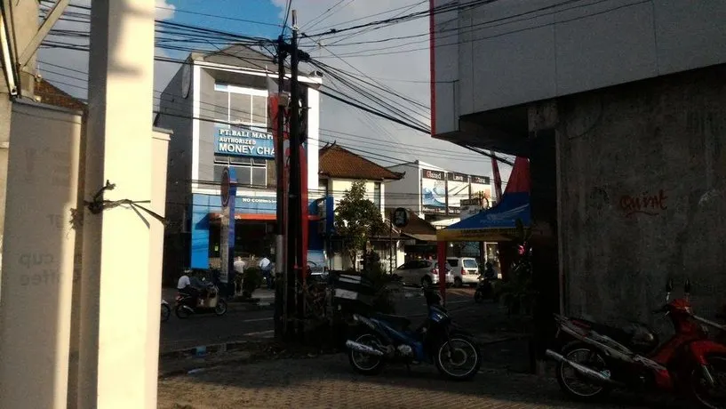 Uma Di Taman - Image 1