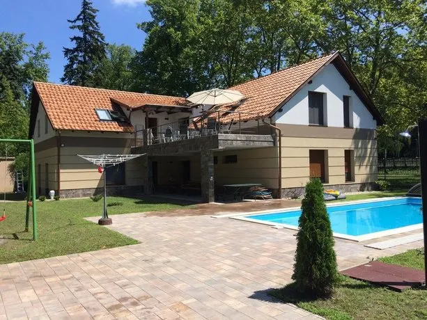 Csaladi Villa - Image 1
