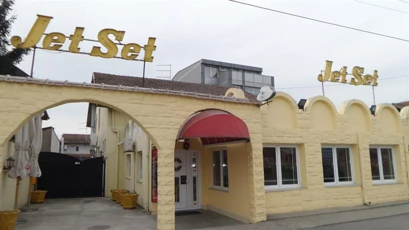 Jet Set - Image 1