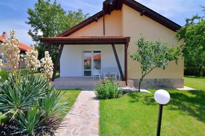 Sunny Hills Villas - Image 1