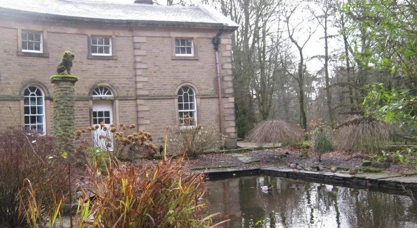 Gamekeepers Cottage Hayfield - Image 1