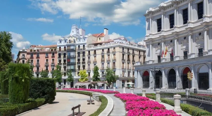 Friendly Rentals Teatro Real - Image 1