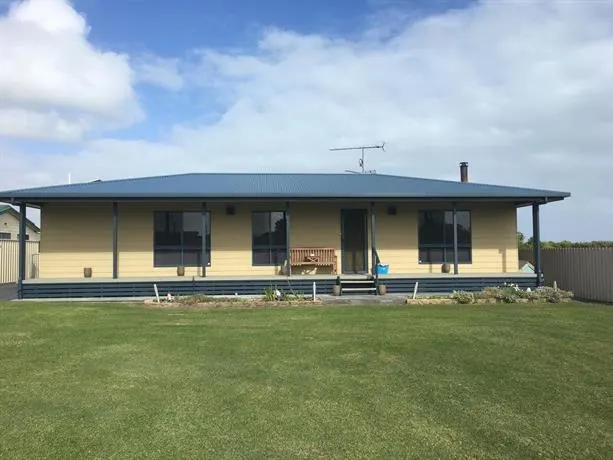 Racecourse Bay Accomodation - Image 1