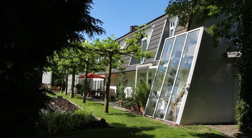 Weeze - Image 1