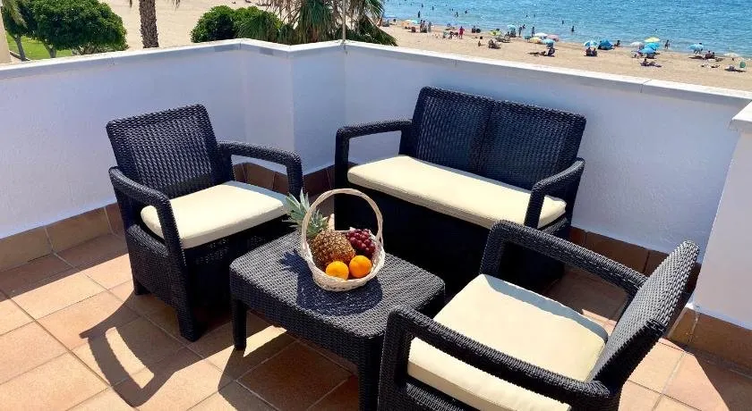 Casa comoda delante de la playa con vista al mar - Image 1