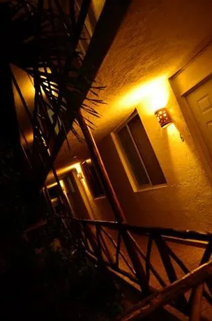 Las Tres Palmas Hotel - Image 1