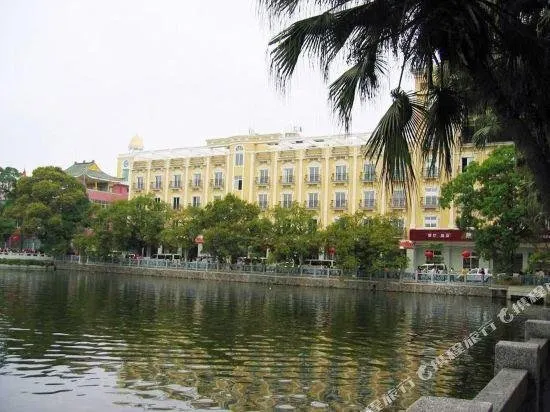 Cuihu Hotel - Image 1