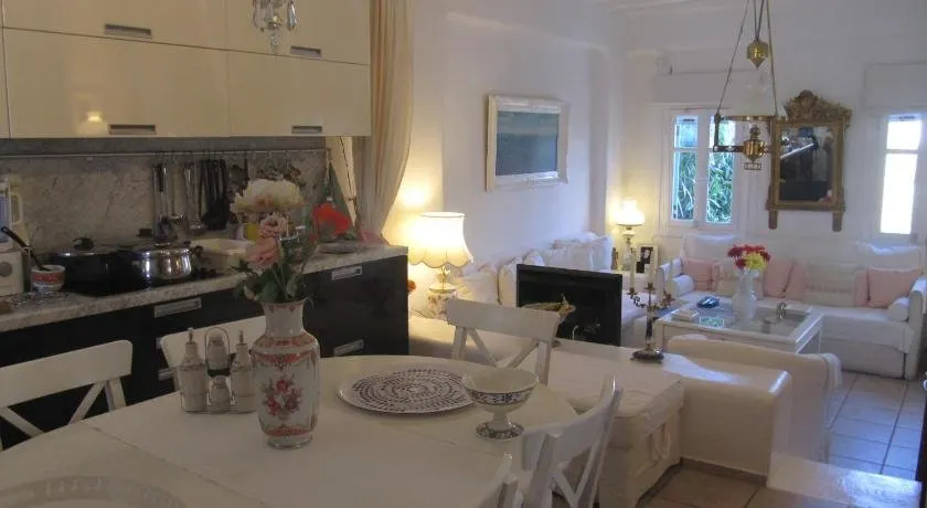 Diles Complex Apartment - Image 1